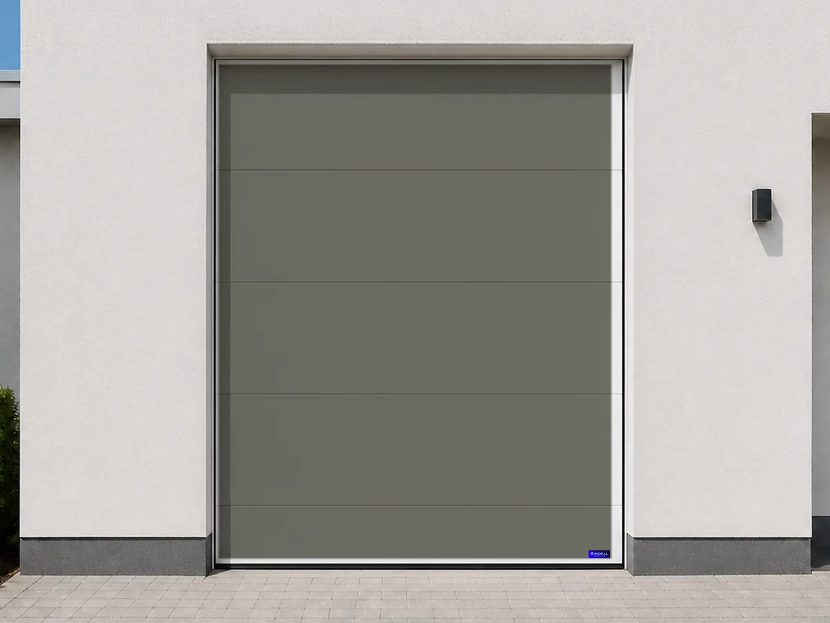 Porte de garage sectionnelle gris quartz pour une habitation urbaine