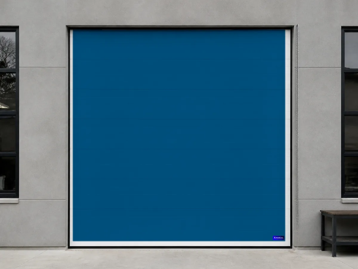 Porte industrielle bleue à manœuvre manuelle pour une exploitation