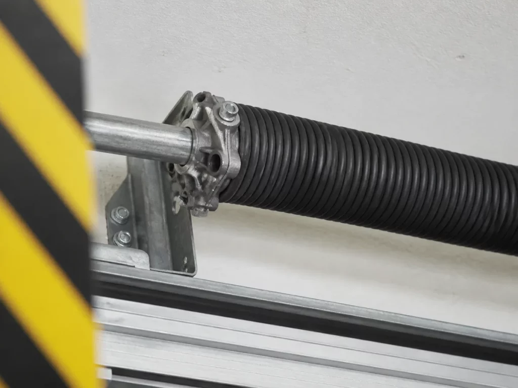 Ressort de torsion de porte de garage sous tension, zone signalée